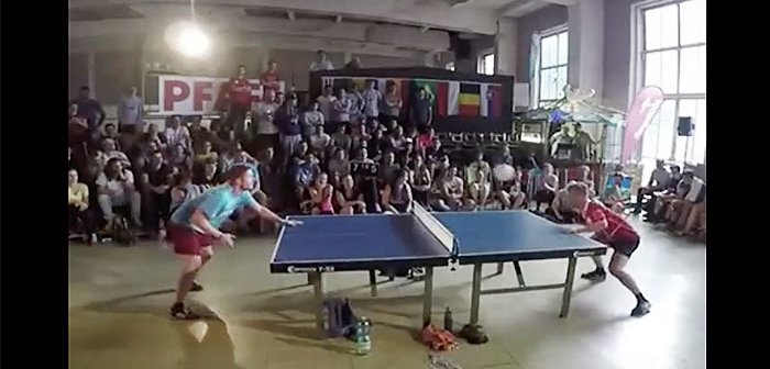 180826tablesoccer_eye