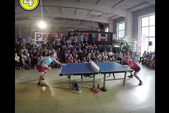 観客も大興奮！ サッカーボールで卓球する『ピンポンサッカー』のガチ試合がアツい