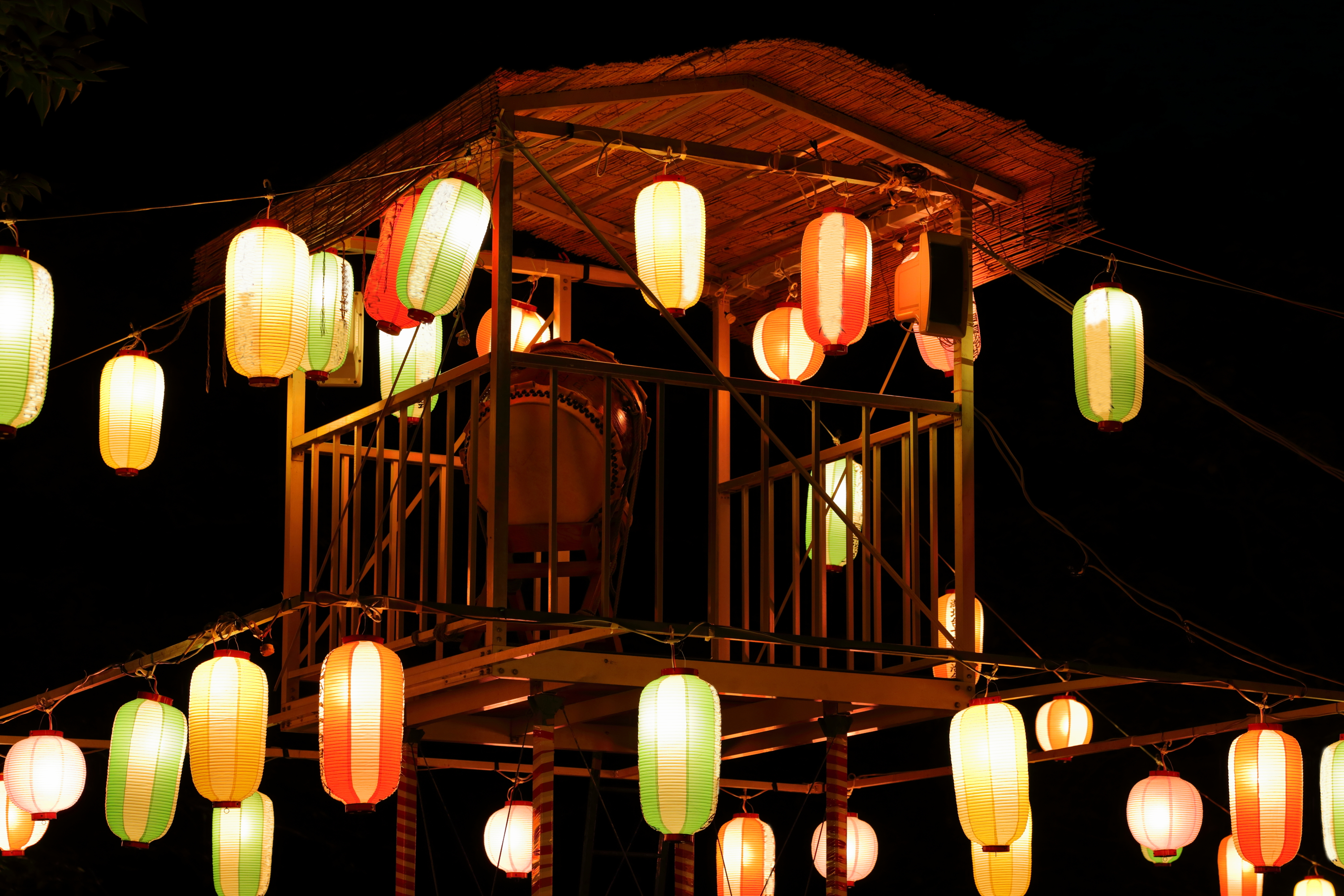 バブリーな時代が再来…!? 最近の盆踊りは『ダンシングヒーロー』で踊るらしい！