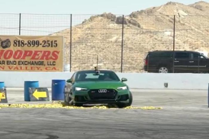 出典:YouTube(TheHoonigans)