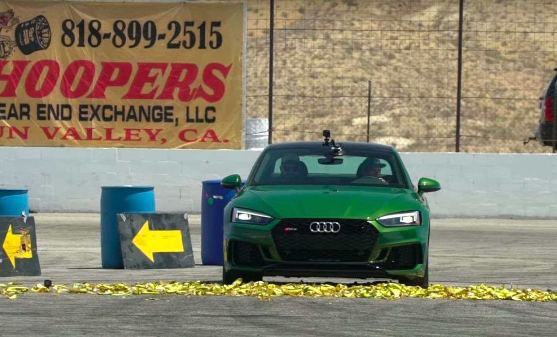 バナナの皮で車は滑るのか？「マリオカート」のあのトラップを実際に検証