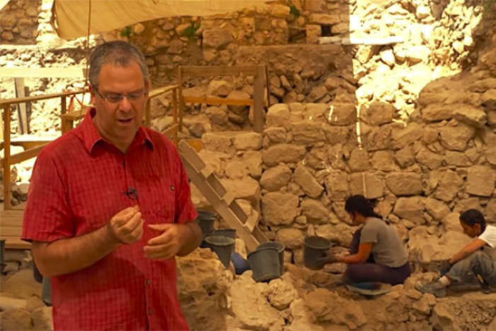 二千年前のデザインなのに超クール！ 紀元前に作られた金のイヤリングが発見される