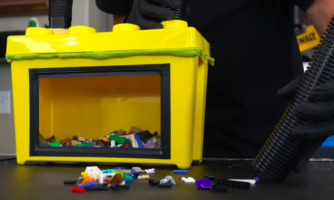 お母さん歓喜！ 散らかったレゴブロックを一瞬で片付けられる画期的ケースが爆誕