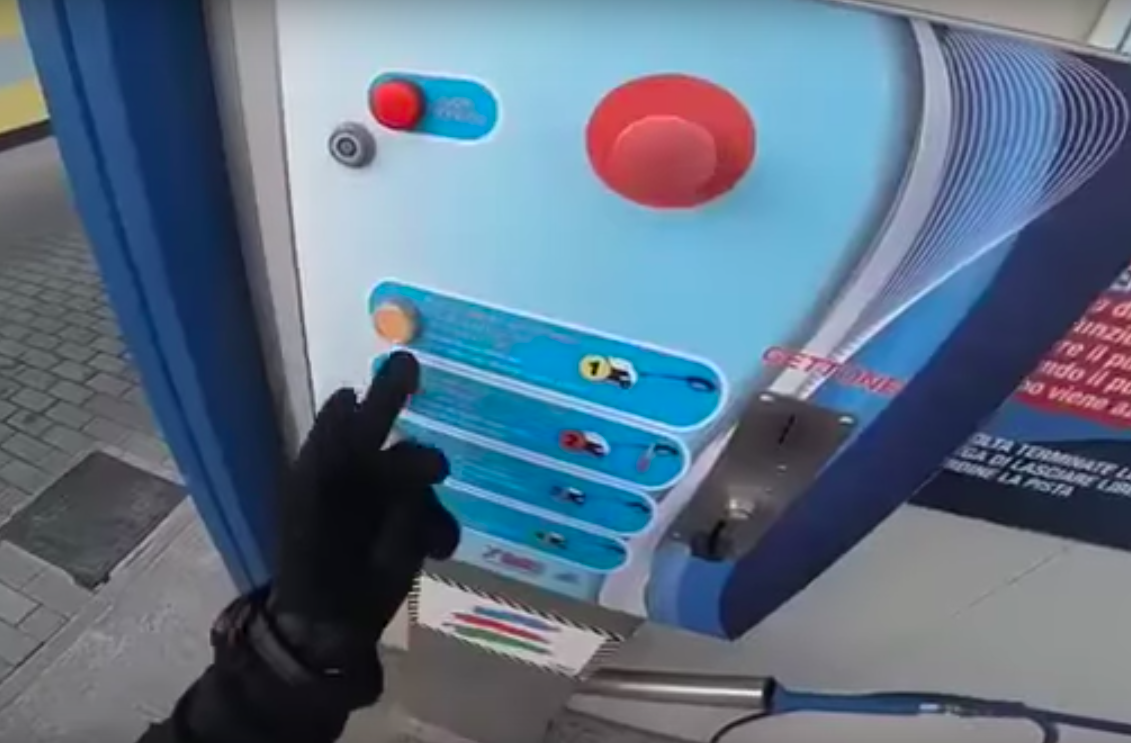 バイクを洗いたいだけなのに…。洗車場での思わぬハプニングに男性が絶叫!?