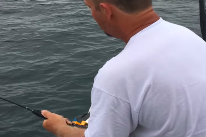 そこまでする!? 大きな魚が釣れたのに逃げられてしまうハプニング…かと思いきや！