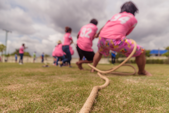 男の中の男。“最強の相手”と綱引きをするプロレスラーが素敵すぎると話題！