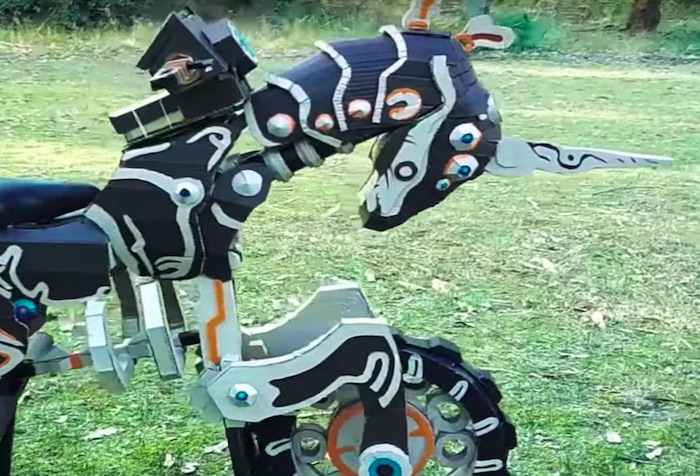 ダンボールで自作!?「ゼルダの伝説」に登場するバイクを完全再現した男が話題