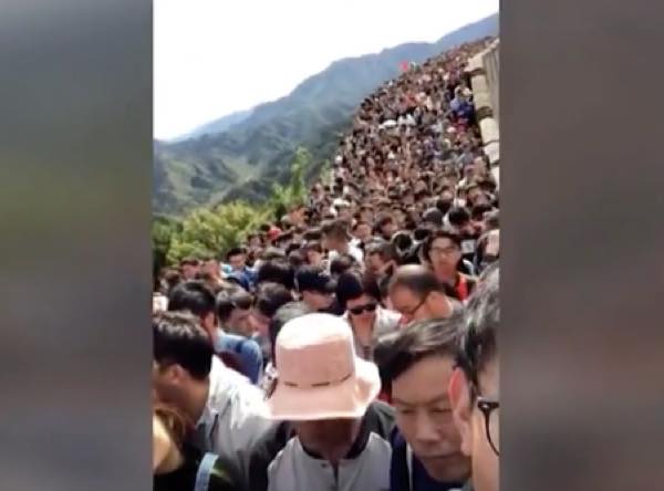  出典：YouTube（Daily Mail）