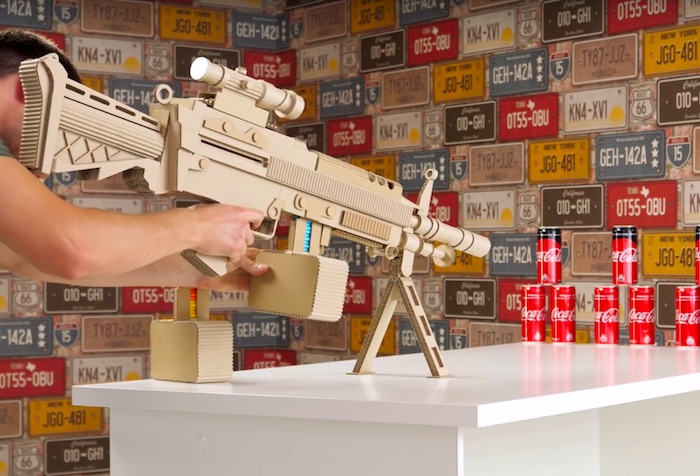 ダンボールで作られたライフルが登場！ クオリティが高すぎてもはや本物!?