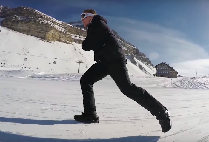 流行の兆し？ ゲレンデを靴のまま滑る最新アイテム「スノーフィート」が話題