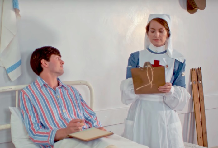 イギリスにいた白衣の天使。100年前のナース服の着付けシーンを完全再現