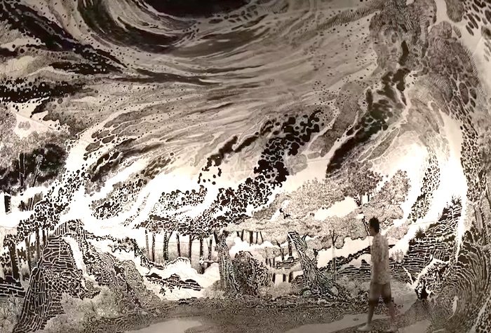まるで水墨画。黒色のマーカーで描かれた360度の独創的な空間が美しすぎる