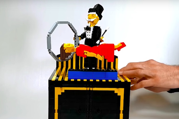 ギミックが凄すぎる！マジックの定番「空中浮遊」をレゴブロックで完全再現