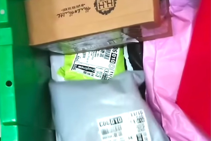 超びっくり。集荷された荷物が勝手にガタガタと動き出す恐怖映像が公開…