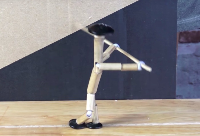 本格的な格闘ゲーム。竹と紐で簡単に作る「格闘あやつり人形」が話題に！