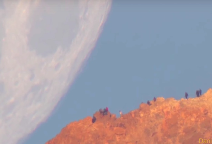 高速で月が近づいてくる？NASAが公開した巨大な月の動画が神秘的すぎる