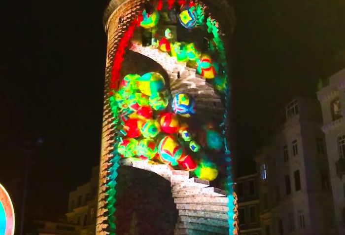 壁の芸術。イスタンブールの塔を使ったプロジェクションマッピングが美しい