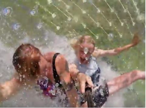 出典:YouTube(devinsupertramp)