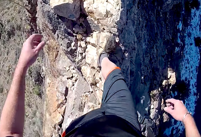 スリル満点！左右どちらも切り立った崖を登るクライマー視点の映像が凄い…