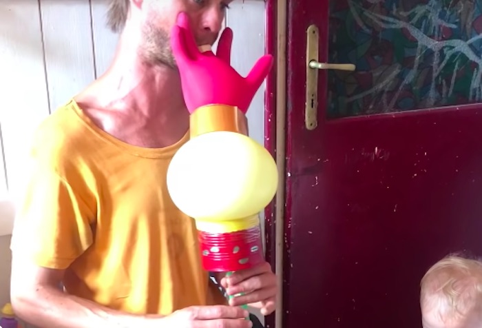 2ドル分の日用品で作られた楽器が、想像以上に綺麗な音色を奏でると話題♪