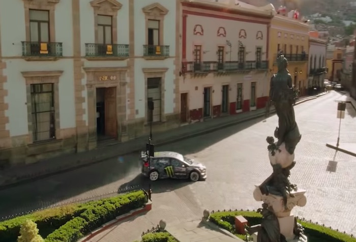 『ジムカーナ10』猛スピードで駆け抜ける大迫力の走行シーンを見逃すな！