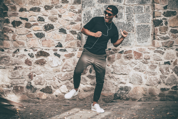 「暇だから踊ろうぜ！」渋滞に巻き込まれて踊り出すイランの人たちが素敵♪