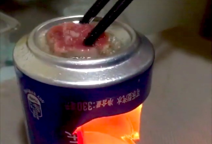 すぐマネできるライフハック！アルミ缶とロウソクで一人焼肉を楽しむスゴ技
