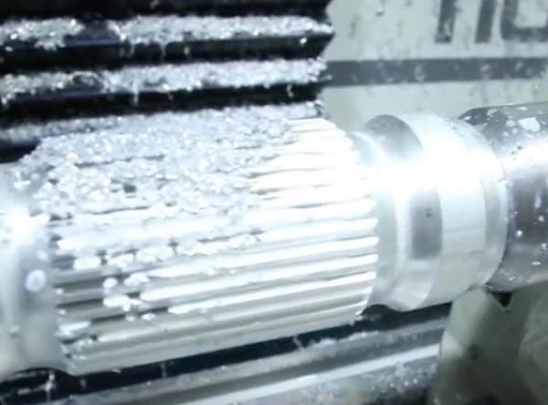 出典:YouTube(the Hacksmith)