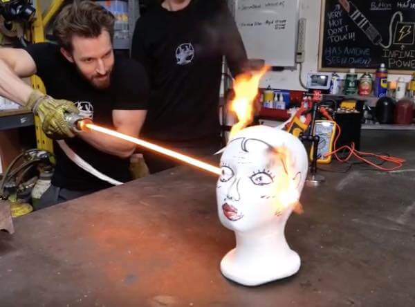 出典:YouTube(the Hacksmith)