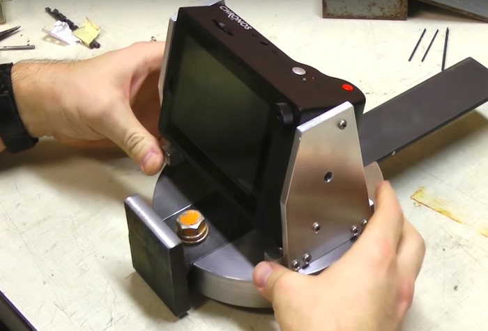 ゆっくりと破壊していく。芝刈り機にカメラを付けたら面白い映像が撮れた！