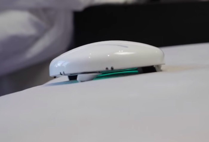 便利なハイテクアイテム！UVランプでベッドを殺菌してくれるロボットが登場