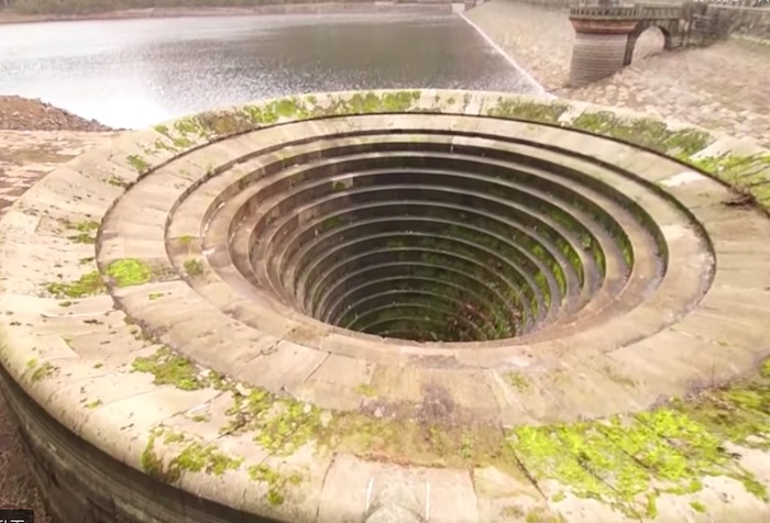 ダムってどうなってるの？水量を保つために必要な「ダム穴」に潜入してみた