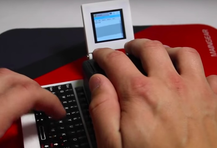 マウスとキーボードと画面が一緒になった、超小型の自作PCを作ってみた