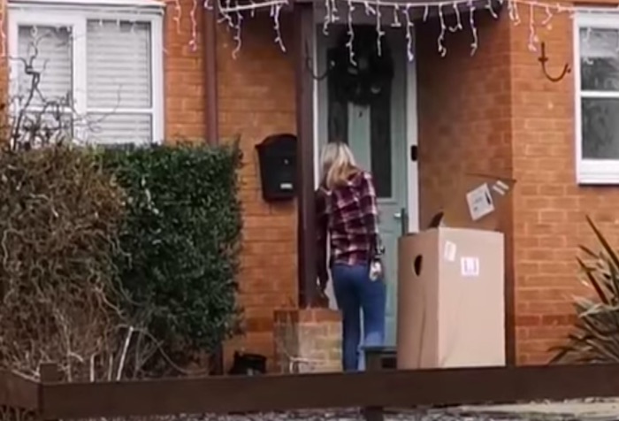 ステキなご近所付き合い。親子で協力してお隣さんにドッキリを仕掛ける!?