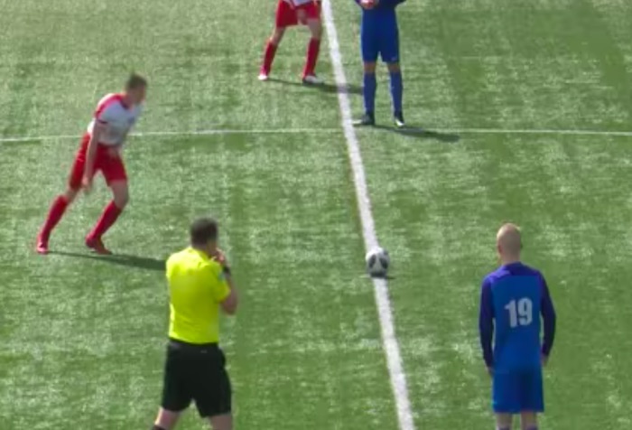 衝撃的ゴール！キックオフと同時に超ロングシュートが決まってしまう♪