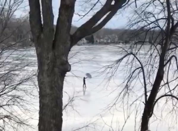  出典：YouTube（Storyful Rights Management）