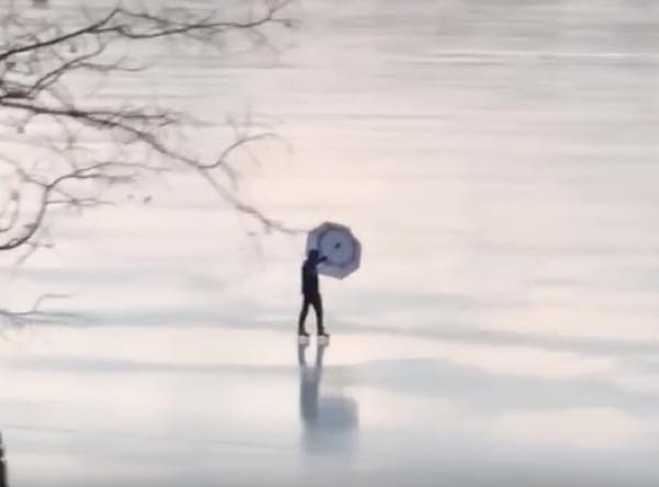  出典：YouTube（Storyful Rights Management）