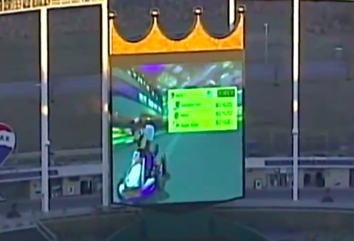 【球団公認】球場の巨大スクリーンで「マリオカート8」をプレイしてみた