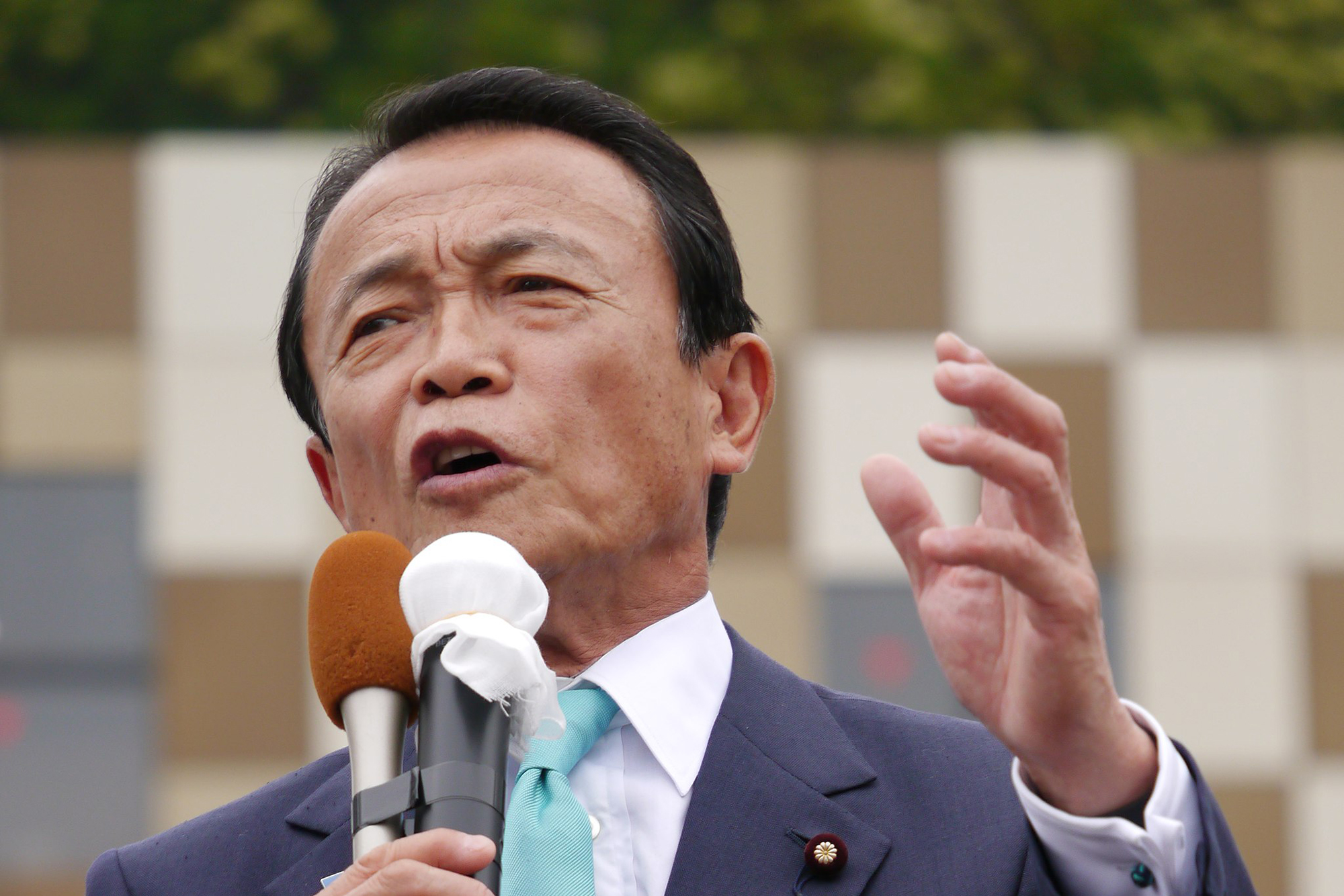 麻生氏「密」な政治資金パーティでカネ集め。やりたい放題の安倍内閣