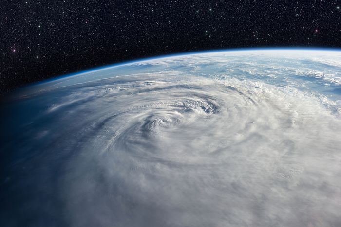 最凶勢力の「台風10号」列島直撃に備える人vsデマを疑う人、どっちが正しい？