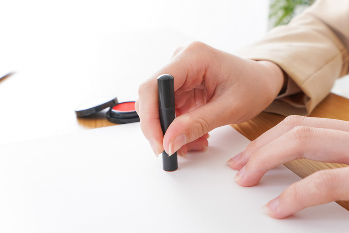 「ハンコやめるってそこから？」婚姻・離婚届の押印廃止に国民総ツッコミのワケ