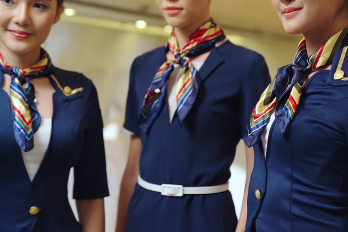 現役CA「夜の危ない副業」体を張る折れた翼、中年男の欲望はけ口に