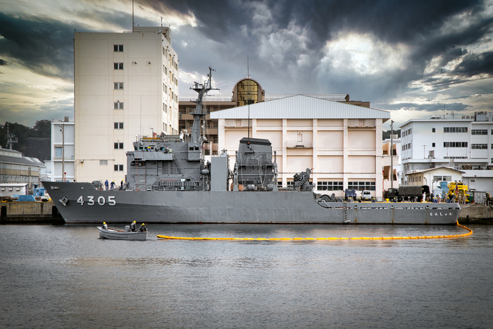 海自「全女性隊員2700人」の個人情報持ち出し発覚。停職5日のユルすぎる処分に批判殺到、“女性蔑視”の現れとの見方も