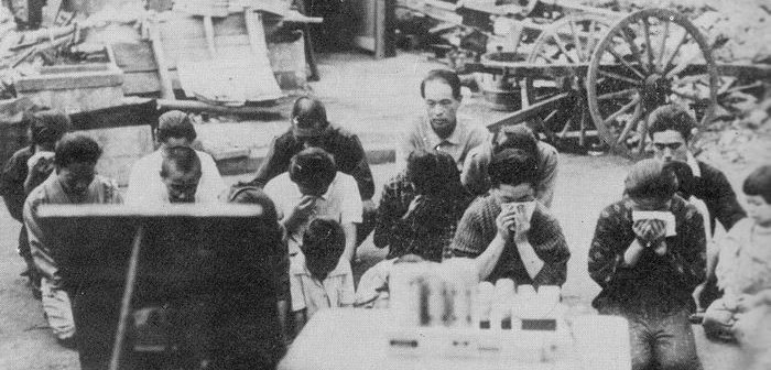 1024px-Japanese_civilians_listening_to_the_surrender_broadcast