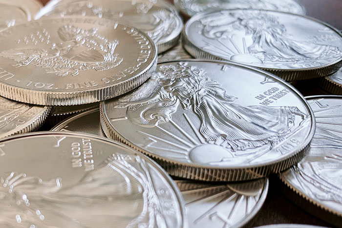 銀地金が足りない。米国造幣局がシルバーコイン生産延期、何が起きている？