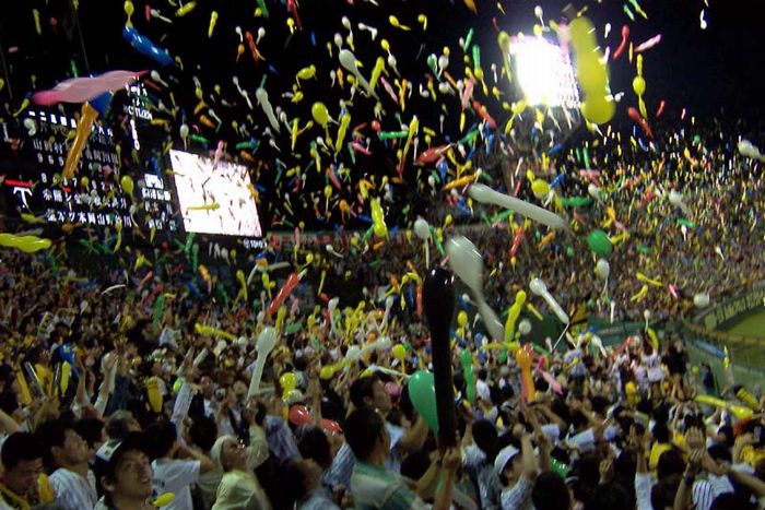 ユニクロ「人道犯罪」で仏検察が捜査。ウイグル問題めぐり世界中で逆風、国内では阪神ファンから叩かれる事態に