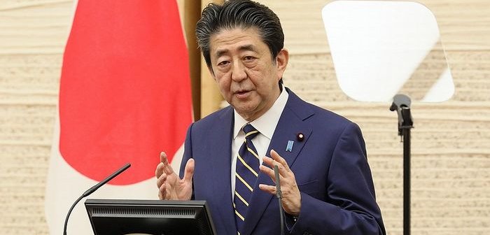 1024px-Shinzo_Abe_20200407_4