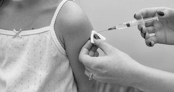 突然のワクチンパッケージ停止にイベント関係者大混乱。ブレイクスルー感染続出も“3度目の接種”が迫る流れに「矛盾して見える」との声