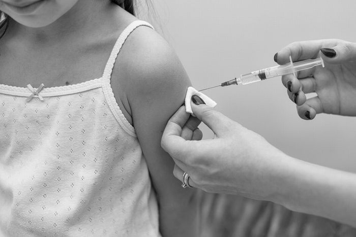 突然のワクチンパッケージ停止にイベント関係者大混乱。ブレイクスルー感染続出も“3度目の接種”が迫る流れに「矛盾して見える」との声