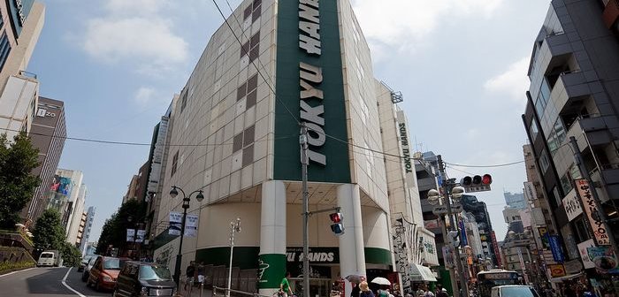 1280px-TOKYU_HANDS_Shibuya